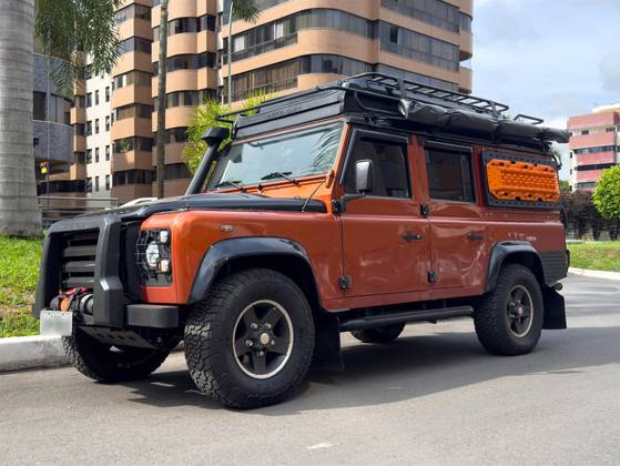 LAND ROVER DEFENDER 2.4 LIMITED EDITION 110 FIRE & ICE TURBO DIESEL 2P MANUAL